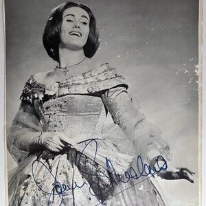 JOAN SUTHERLAND (1926-2010) Signed OPERA PROGRAM Photo / LA TRAVIATA / Damaged